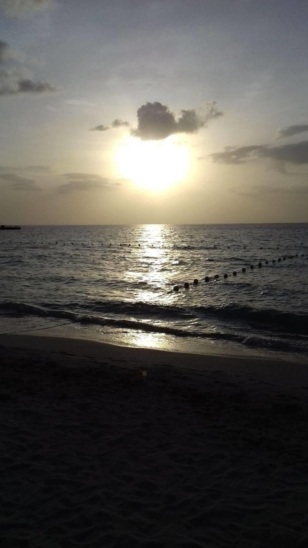 Roots Bamboo Beach Resort Negril Bagian luar foto