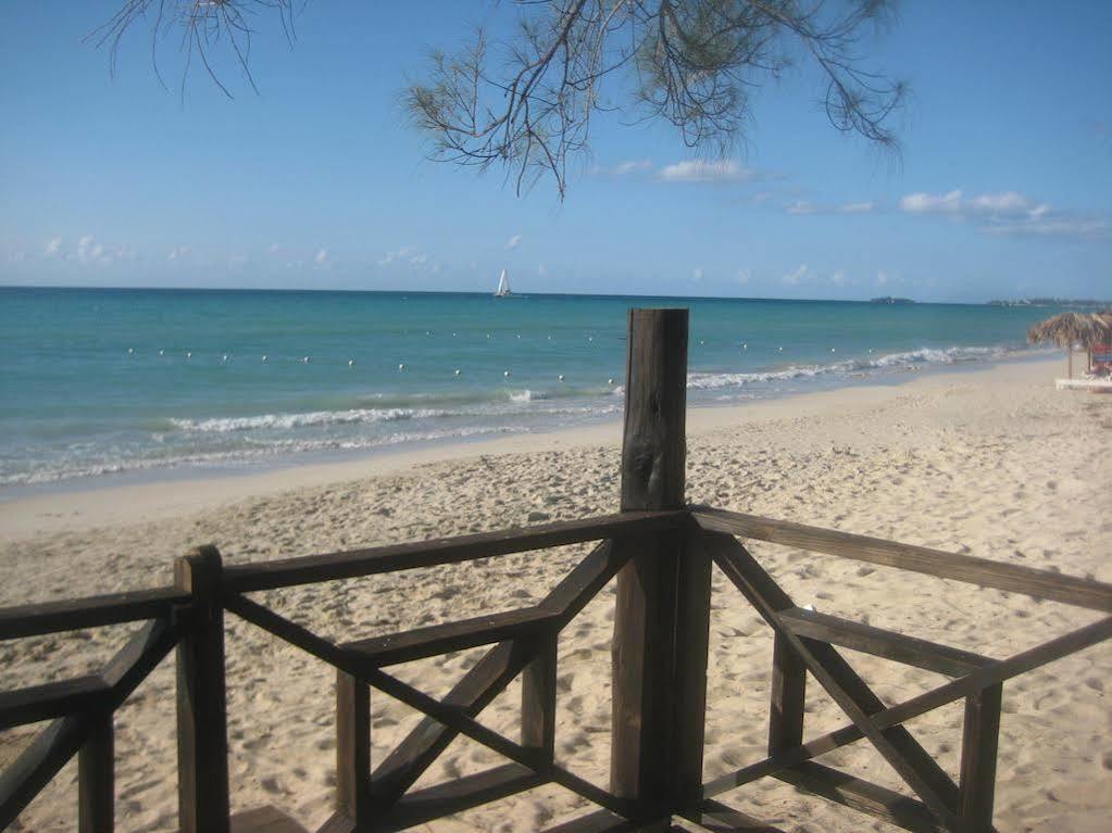 Roots Bamboo Beach Resort Negril Bagian luar foto