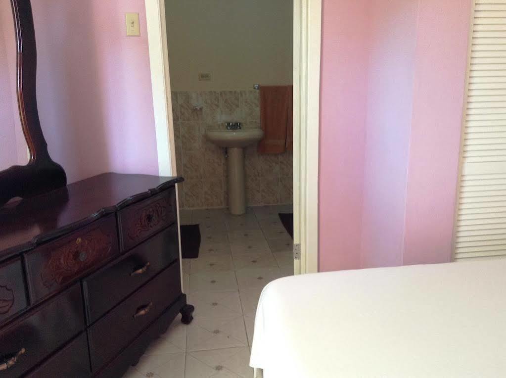 Roots Bamboo Beach Resort Negril Bagian luar foto